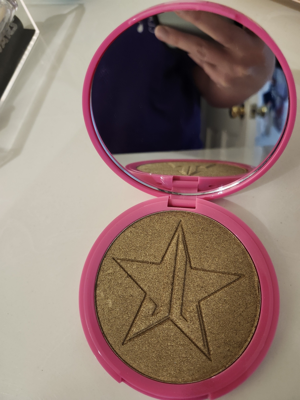 Jeffree Star Gold Highlighter in Pink Compact